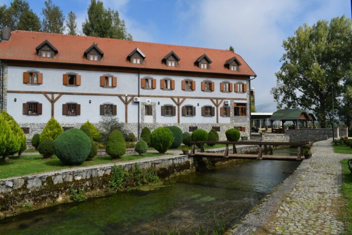 A large white building sitting next to a river